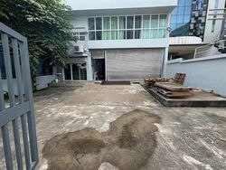 Macpherson Industrial Estate (D13), Warehouse #467292651